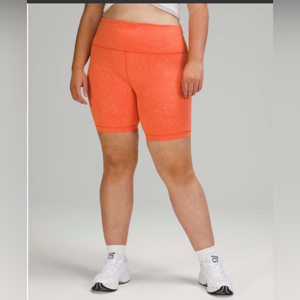 Lululemon Wunder Train High Rise Short 8" in Crunch Warm Coral Size 4